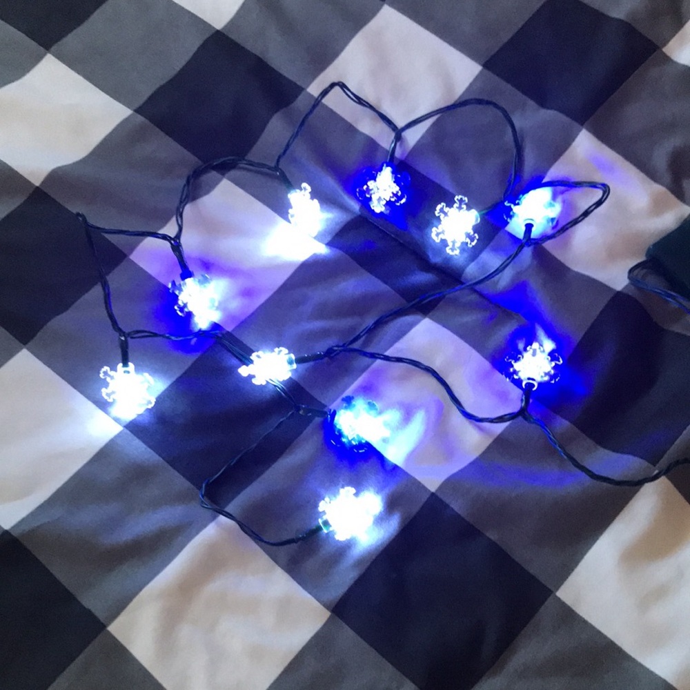 NIB 2 Boxes NEW SNOWFLAKE Blue White CHRISTMAS Strand of Holiday String Lights
